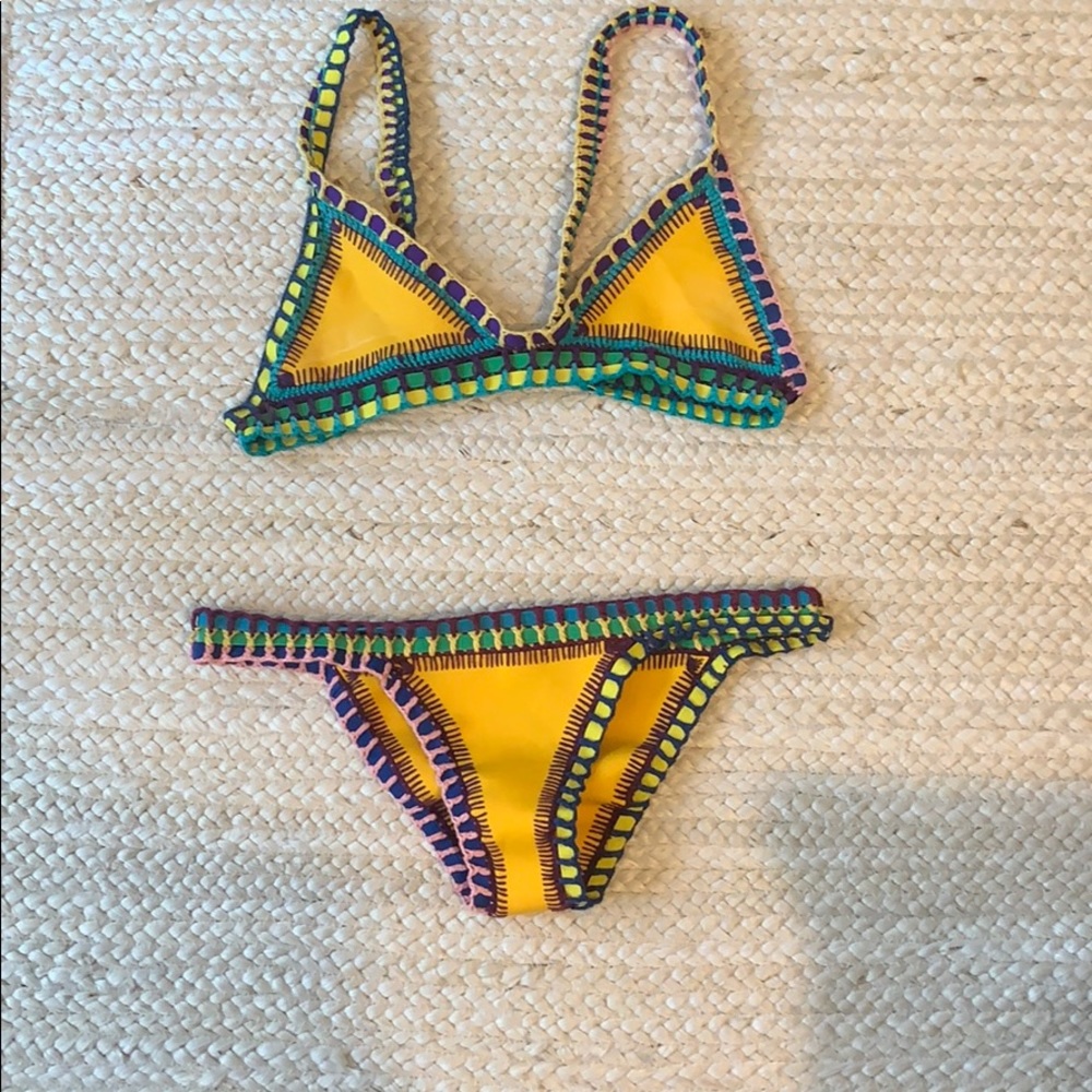 Kini bikini in vibrant yellow